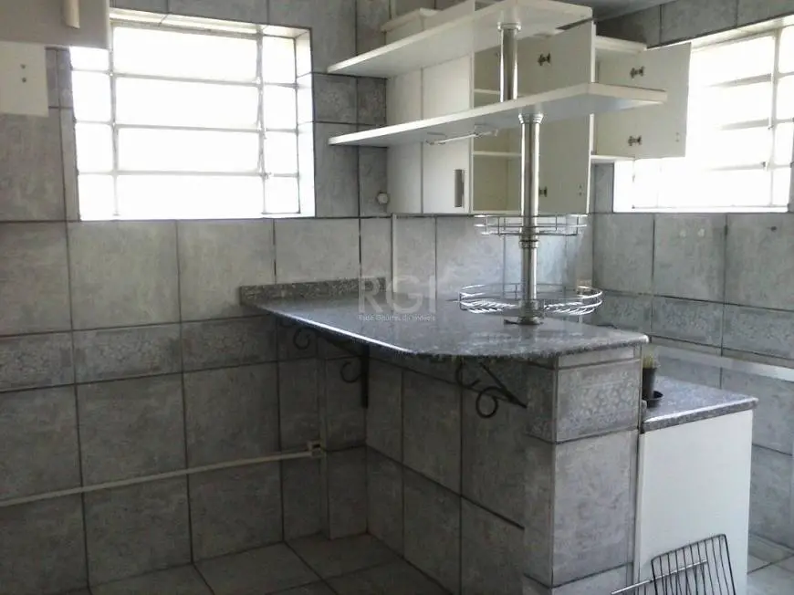 Foto 4 de Apartamento com 3 Quartos à venda, 64m² em Teresópolis, Porto Alegre