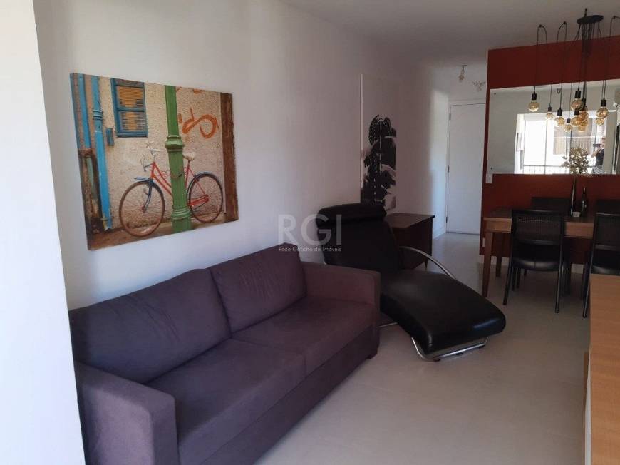 Foto 2 de Apartamento com 3 Quartos à venda, 67m² em Teresópolis, Porto Alegre