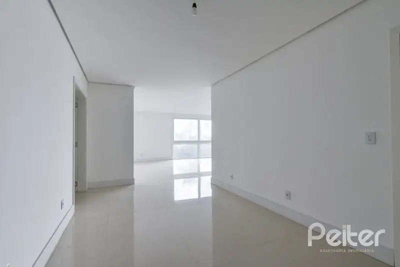 Foto 2 de Apartamento com 3 Quartos à venda, 260m² em Vila Assunção, Porto Alegre