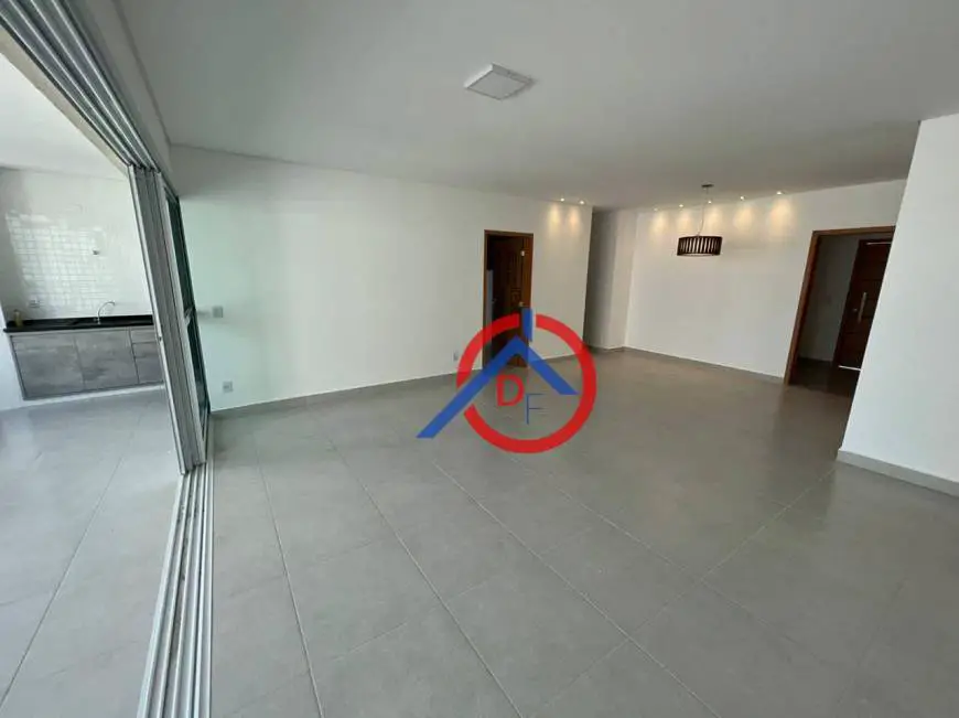 Foto 1 de Apartamento com 3 Quartos para alugar, 155m² em Vila Edmundo, Taubaté