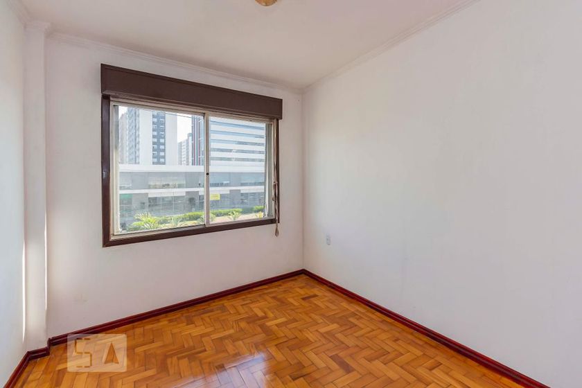 Foto 5 de Apartamento com 3 Quartos para alugar, 90m² em Vila Ipiranga, Porto Alegre