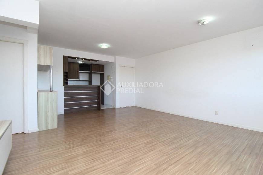 Foto 3 de Apartamento com 3 Quartos à venda, 69m² em Vila Ipiranga, Porto Alegre