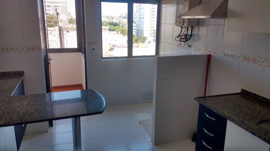 Foto 3 de Apartamento com 3 Quartos à venda, 94m² em Vila Ipiranga, Porto Alegre