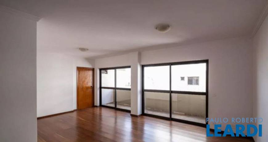 Foto 1 de Apartamento com 3 Quartos para alugar, 120m² em Vila Madalena, São Paulo