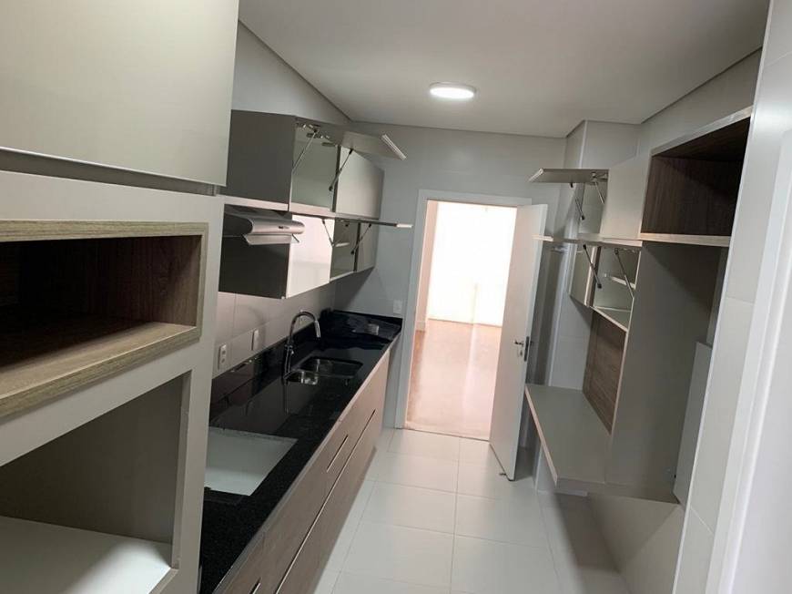 Foto 4 de Apartamento com 3 Quartos para alugar, 181m² em Vila Nova Conceição, São Paulo