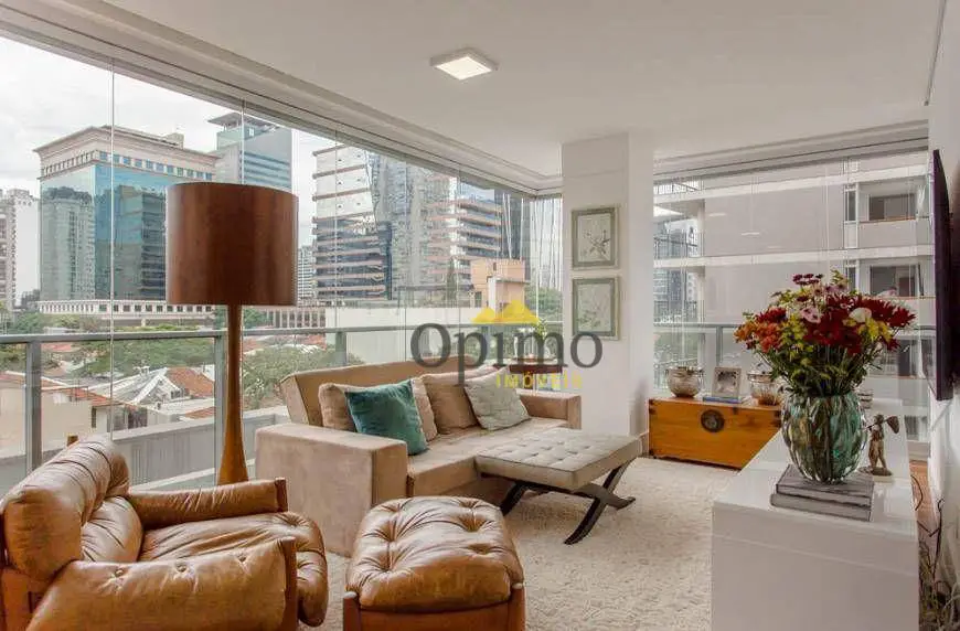 Foto 2 de Apartamento com 3 Quartos para alugar, 181m² em Vila Nova Conceição, São Paulo