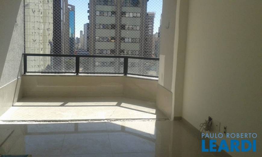 Foto 1 de Apartamento com 3 Quartos para alugar, 110m² em Vila Olímpia, São Paulo