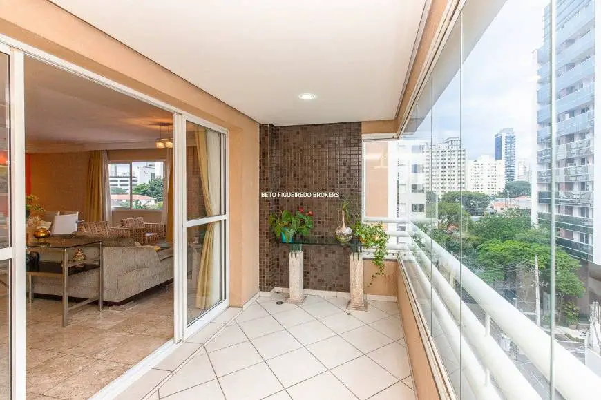 Foto 1 de Apartamento com 3 Quartos à venda, 137m² em Vila Olímpia, São Paulo