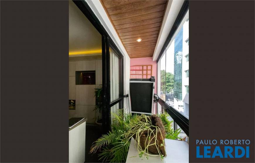 Foto 1 de Apartamento com 3 Quartos à venda, 95m² em Vila Olímpia, São Paulo