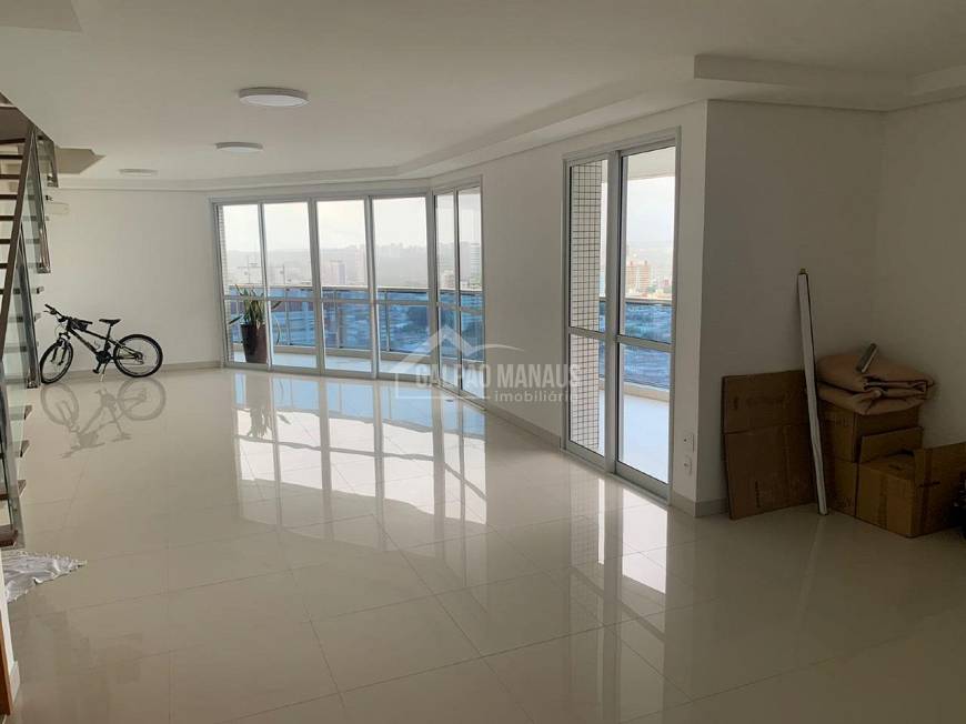 Foto 1 de Apartamento com 4 Quartos para alugar, 300m² em Adrianópolis, Manaus