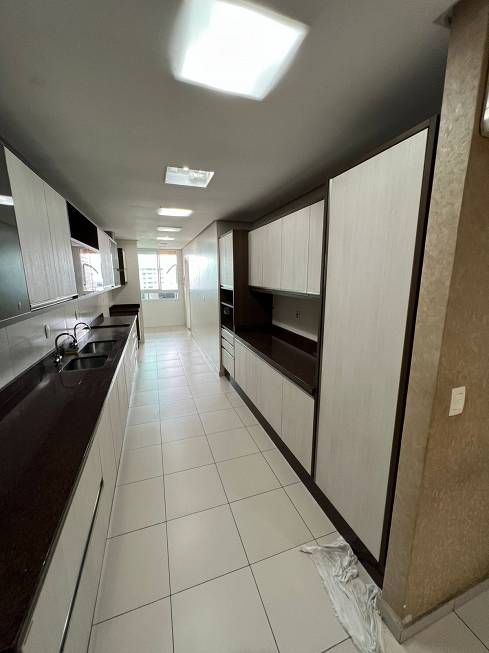 Foto 4 de Apartamento com 4 Quartos para alugar, 253m² em Adrianópolis, Manaus