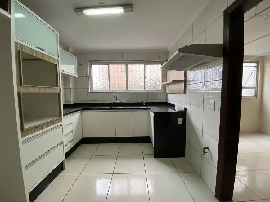 Foto 1 de Apartamento com 4 Quartos para alugar, 125m² em Ahú, Curitiba