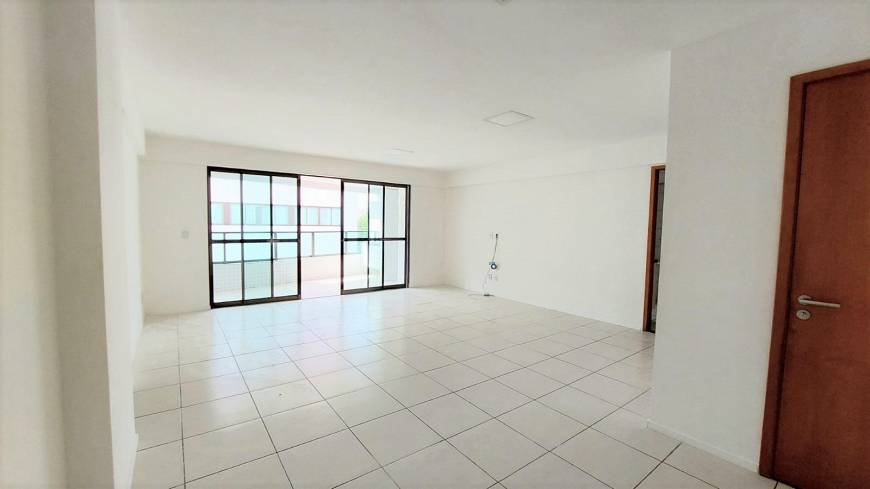 Foto 4 de Apartamento com 4 Quartos à venda, 158m² em Apipucos, Recife