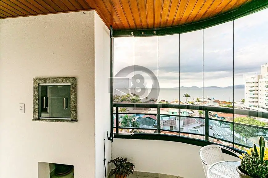 Foto 2 de Apartamento com 4 Quartos à venda, 240m² em Balneário, Florianópolis