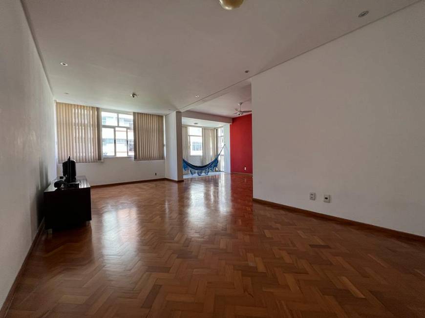 Foto 1 de Apartamento com 4 Quartos à venda, 220m² em Barra, Salvador