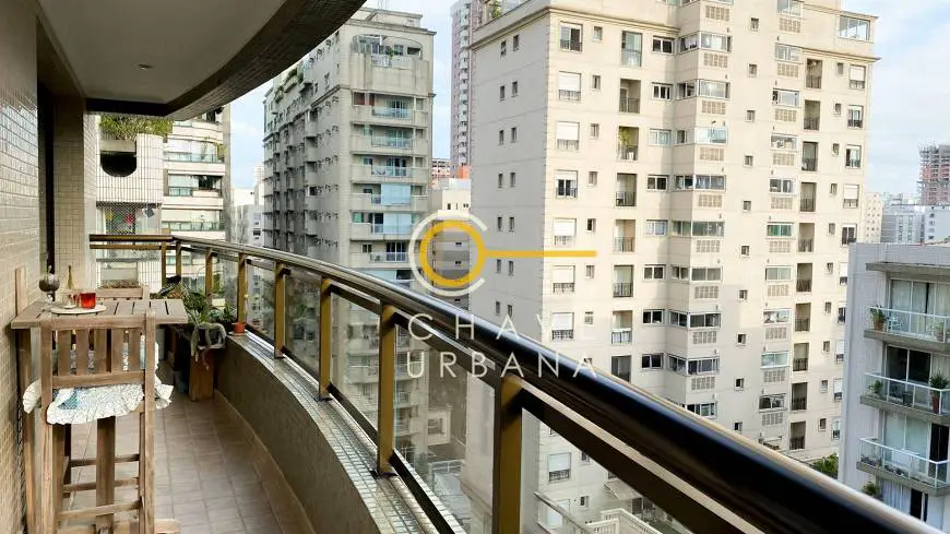 Foto 1 de Apartamento com 4 Quartos à venda, 220m² em Boqueirão, Santos
