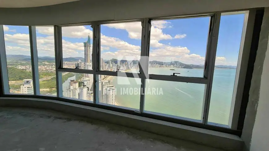 Foto 2 de Apartamento com 4 Quartos à venda, 257m² em Centro, Balneário Camboriú