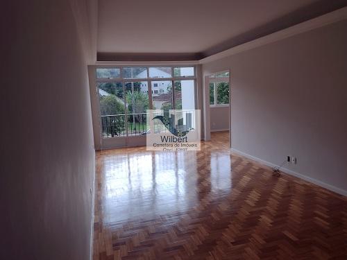 Foto 1 de Apartamento com 4 Quartos para alugar, 140m² em Centro, Petrópolis