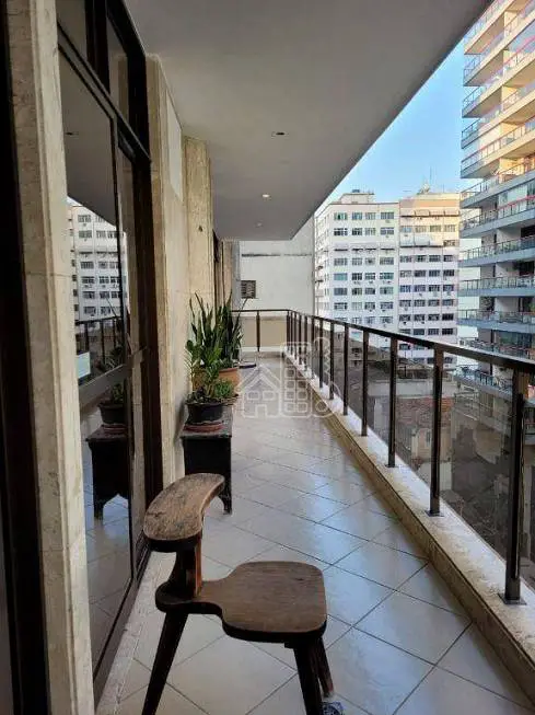 Foto 3 de Apartamento com 4 Quartos à venda, 200m² em Icaraí, Niterói