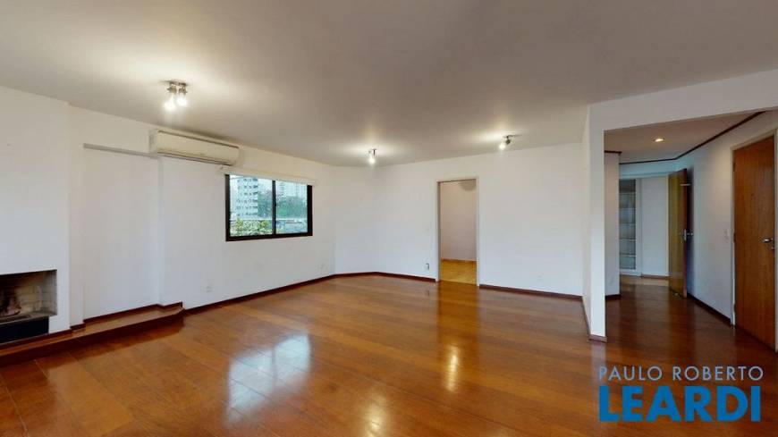 Foto 1 de Apartamento com 4 Quartos à venda, 196m² em Itaim Bibi, São Paulo