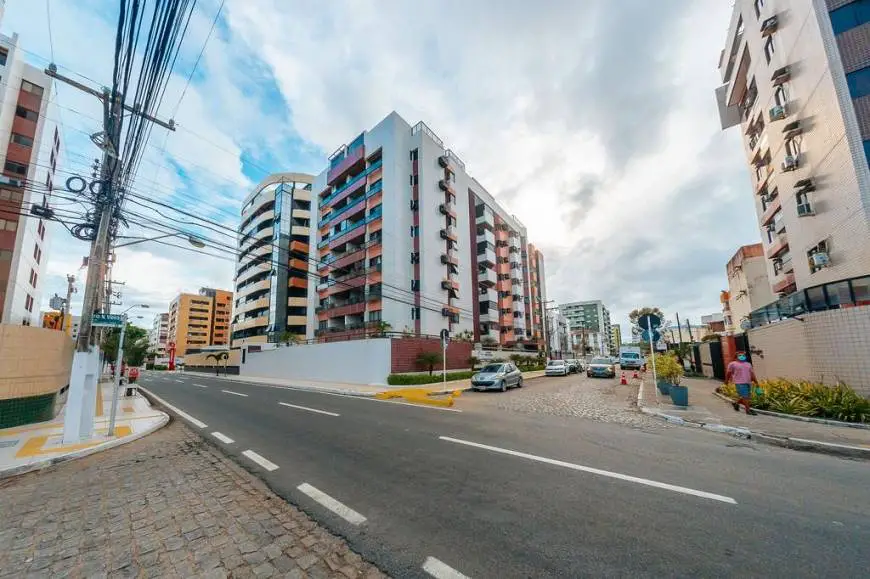 Foto 1 de Apartamento com 4 Quartos à venda, 247m² em Jatiúca, Maceió