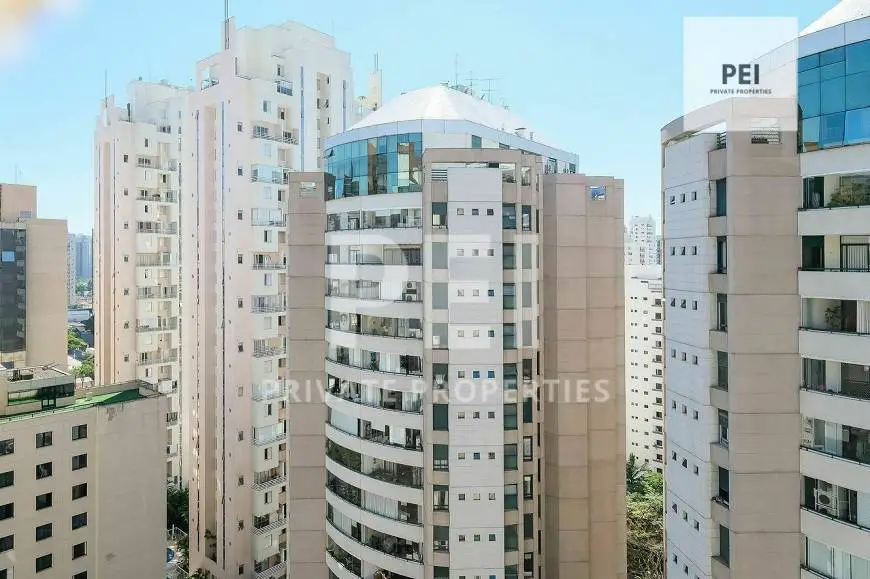 Foto 3 de Apartamento com 4 Quartos à venda, 125m² em Moema, São Paulo