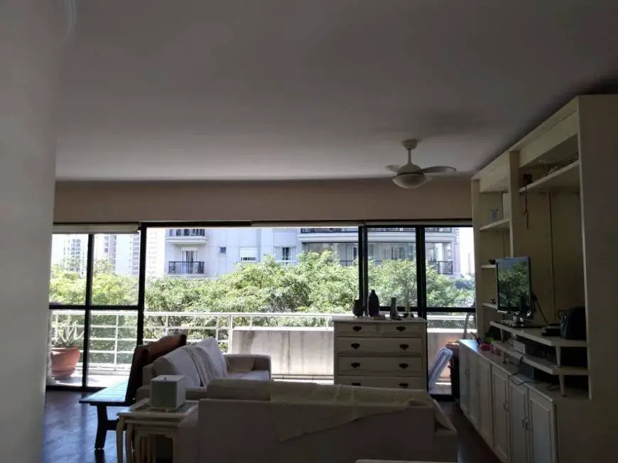 Foto 2 de Apartamento com 4 Quartos à venda, 150m² em Moema, São Paulo