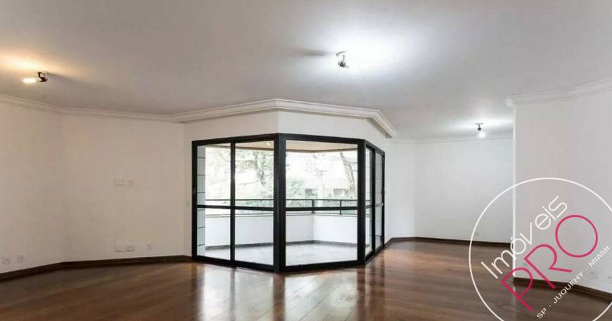 Foto 2 de Apartamento com 4 Quartos à venda, 208m² em Moema, São Paulo