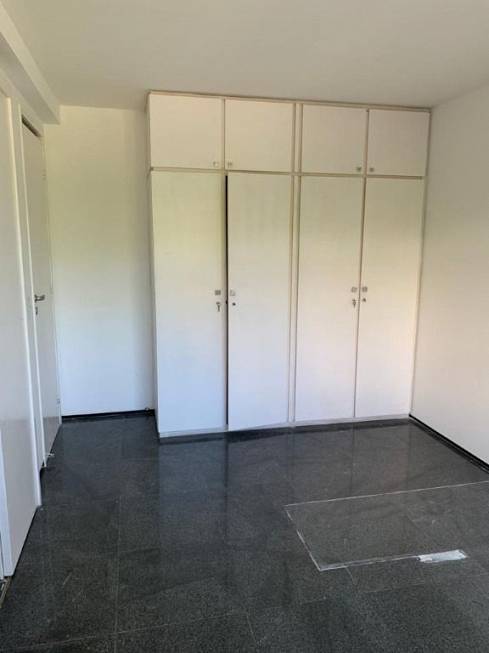 Foto 3 de Apartamento com 4 Quartos à venda, 195m² em Patriolino Ribeiro, Fortaleza