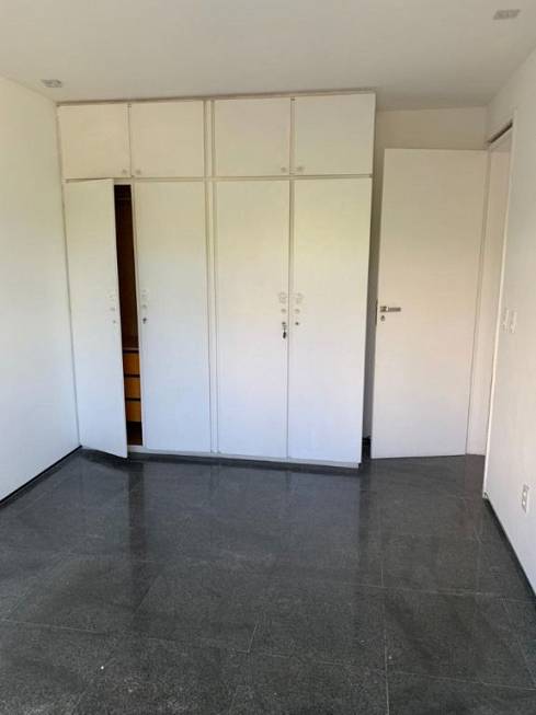 Foto 4 de Apartamento com 4 Quartos à venda, 195m² em Patriolino Ribeiro, Fortaleza