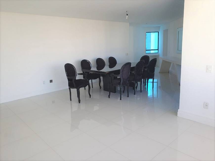 Foto 3 de Apartamento com 4 Quartos para alugar, 200m² em Pituba, Salvador