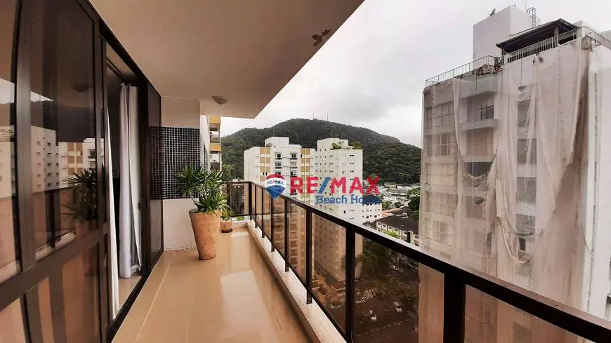 Foto 1 de Apartamento com 4 Quartos à venda, 216m² em Praia das Pitangueiras, Guarujá