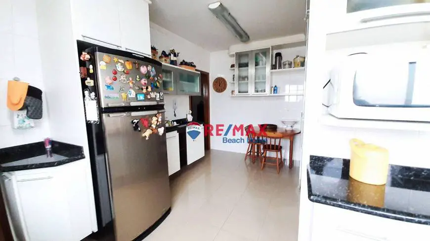 Foto 4 de Apartamento com 4 Quartos à venda, 216m² em Praia das Pitangueiras, Guarujá