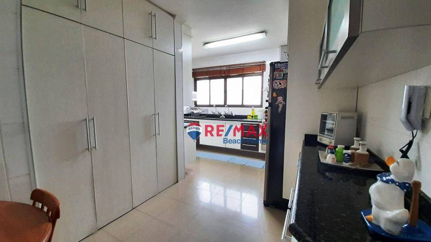 Foto 5 de Apartamento com 4 Quartos à venda, 216m² em Praia das Pitangueiras, Guarujá