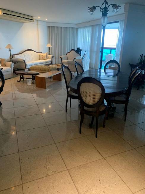 Foto 2 de Apartamento com 4 Quartos à venda, 207m² em Praia do Canto, Vitória