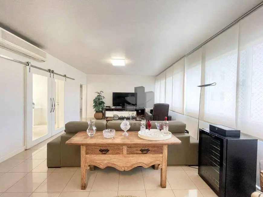 Foto 3 de Apartamento com 4 Quartos à venda, 200m² em Santa Lúcia, Vitória