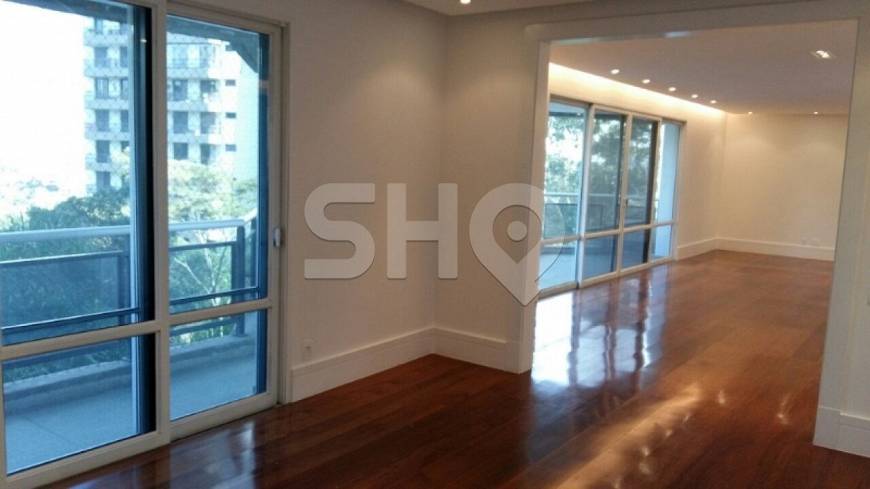 Foto 1 de Apartamento com 4 Quartos para alugar, 338m² em Santo Amaro, São Paulo