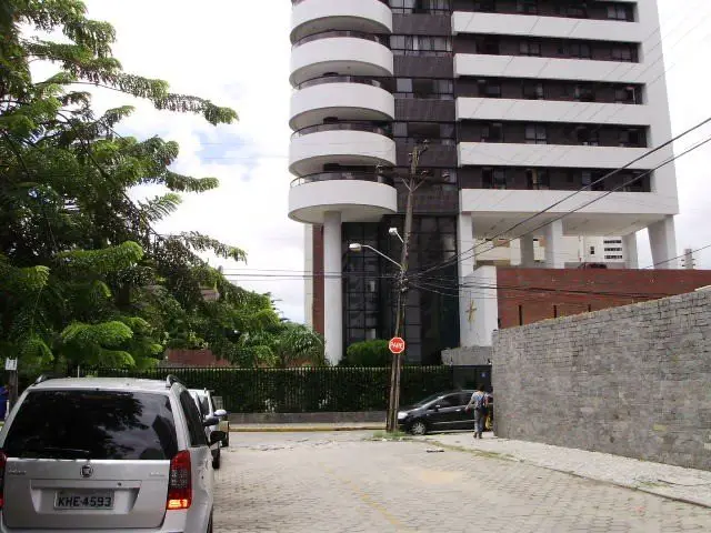 Foto 1 de Apartamento com 4 Quartos à venda, 187m² em Torre, Recife