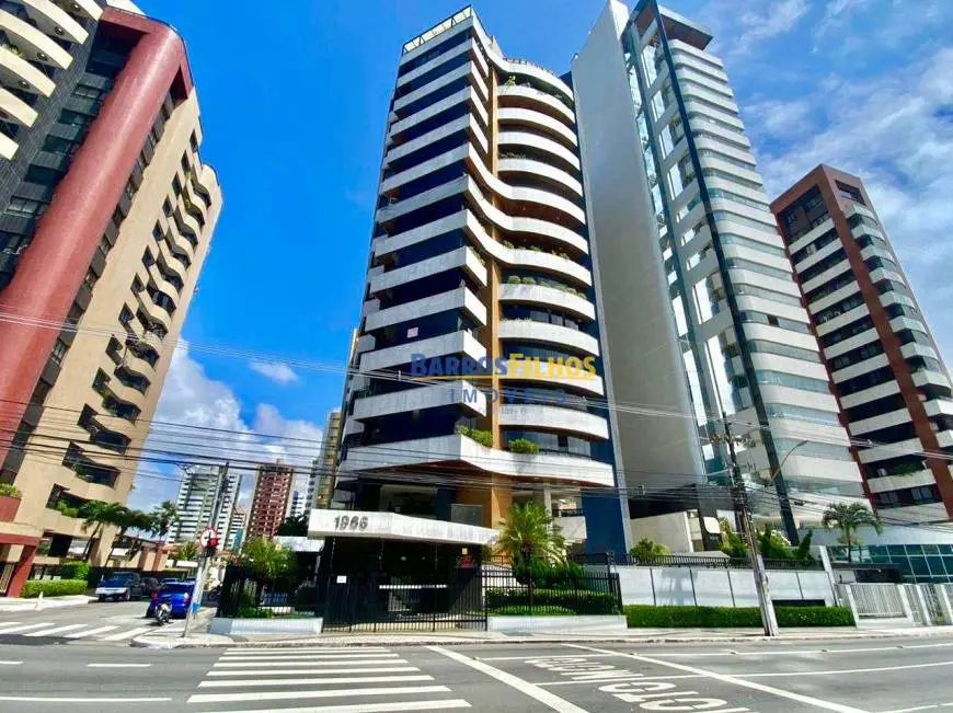 Foto 1 de Apartamento com 4 Quartos à venda, 350m² em Treze de Julho, Aracaju