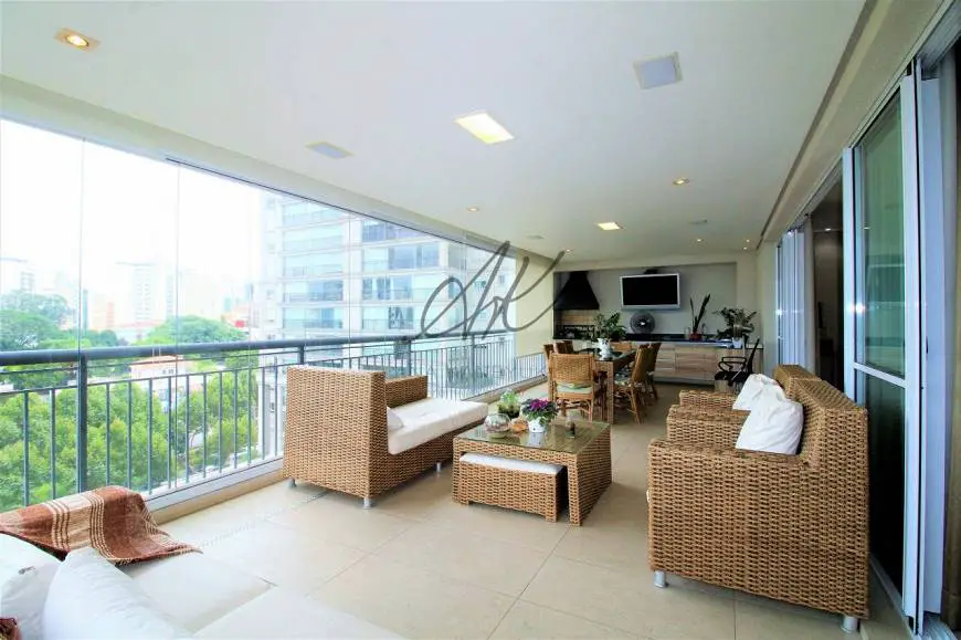 Foto 3 de Apartamento com 4 Quartos à venda, 222m² em Vila Mariana, São Paulo