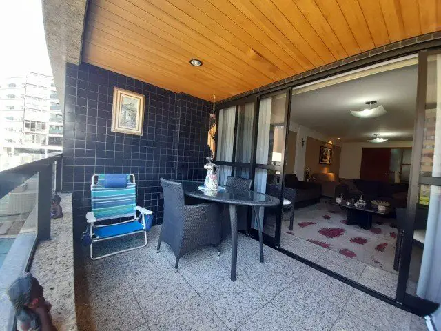 Foto 3 de Apartamento com 5 Quartos à venda, 165m² em Ponta Verde, Maceió