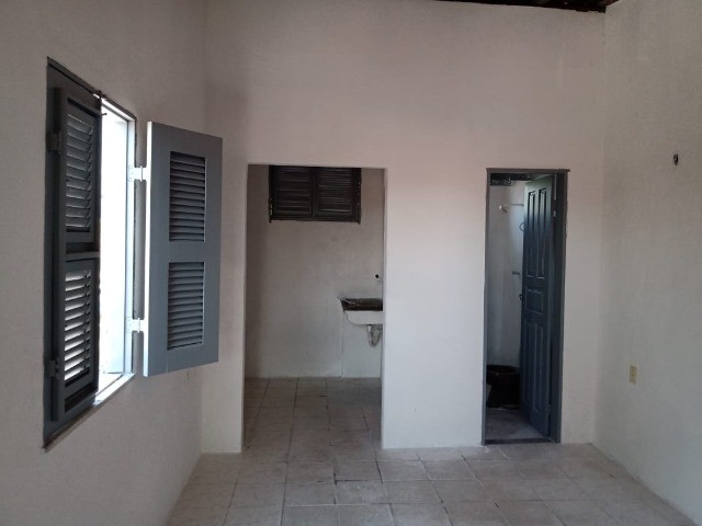 Foto 3 de Casa com 1 Quarto para alugar, 30m² em Henrique Jorge, Fortaleza