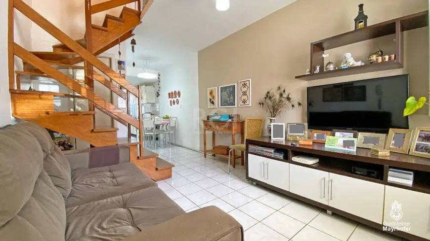 Foto 2 de Casa com 2 Quartos à venda, 79m² em Alto Petrópolis, Porto Alegre