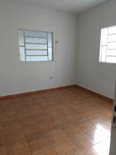 Foto 5 de Casa com 2 Quartos para alugar, 80m² em Amambaí, Campo Grande