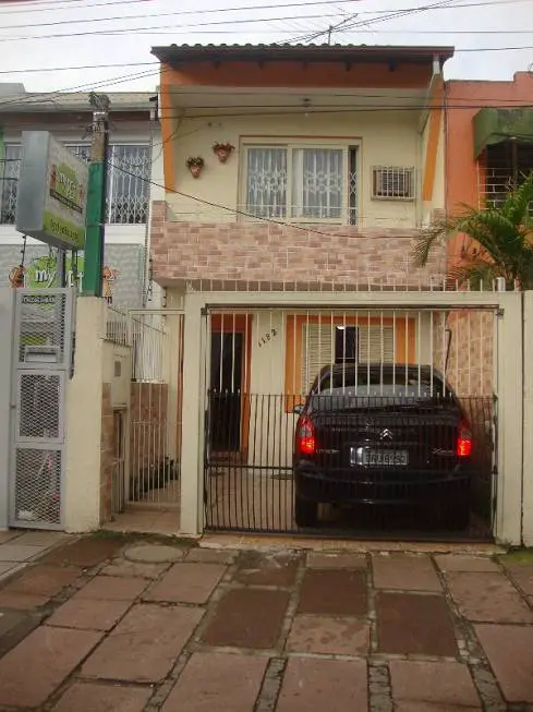 Foto 1 de Casa com 2 Quartos à venda, 125m² em Azenha, Porto Alegre