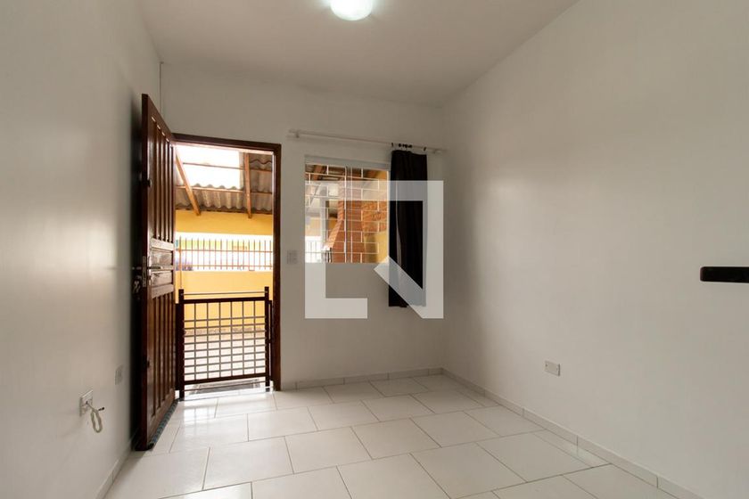 Foto 1 de Casa com 2 Quartos para alugar, 44m² em Campo de Santana, Curitiba