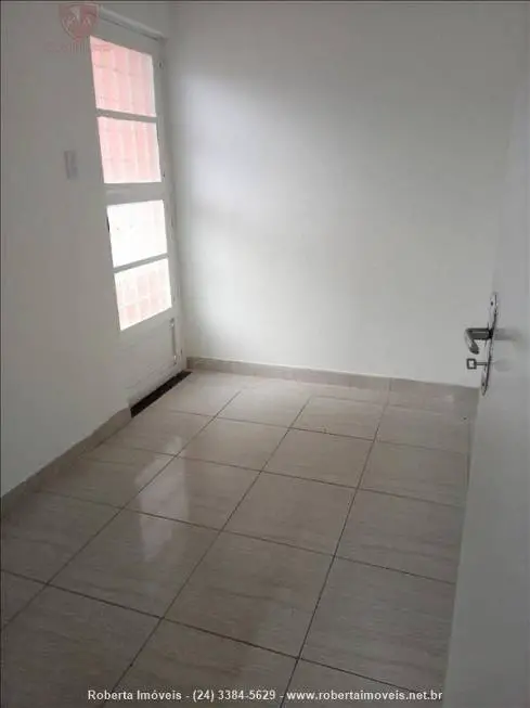 Foto 1 de Casa com 2 Quartos para alugar, 80m² em Centro, Resende
