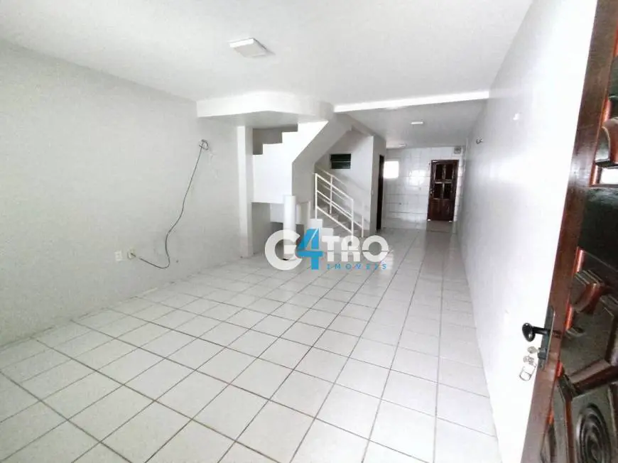 Foto 1 de Casa com 2 Quartos à venda, 80m² em Coaçu, Fortaleza