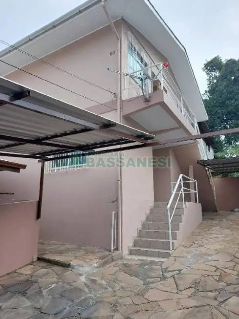 Foto 1 de Casa com 2 Quartos para alugar, 80m² em Esplanada, Caxias do Sul