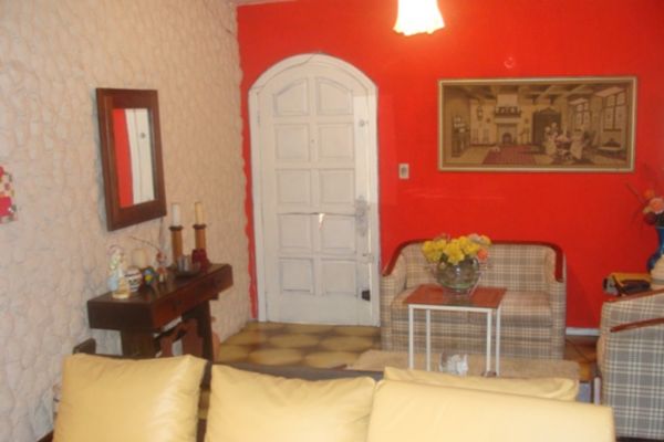 Foto 2 de Casa com 2 Quartos à venda, 150m² em Ipanema, Porto Alegre